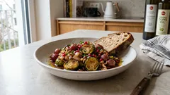 Rosenkohl vom Blech mit Trauben, Walnüssen und Granatapfel – einfach gut