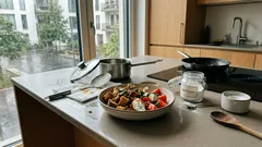 Knuspriger Auberginensalat wie im Café: so bleiben die Würfel richtig crunchy