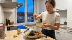 Knackiger Pekinkohl-Rohkostsalat mit Roter Bete und Walnüssen in 10 Minuten