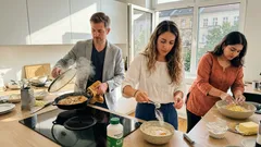 Khachapuri aus der Pfanne: schnelles georgisches Käsebrot ohne Hefe