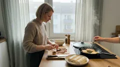 Knusprige Lavash-Röllchen mit Hackfleisch aus der Pfanne – schnell gemacht