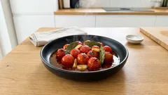 Geschmorte Kirschtomaten aus der Pfanne – in 10 Minuten voller Aroma
